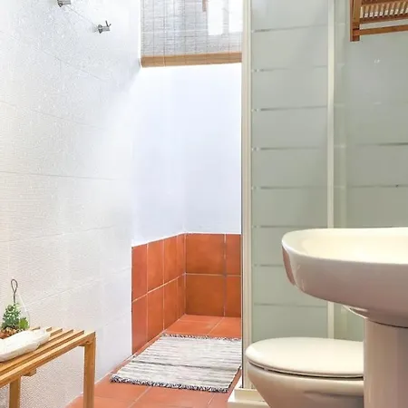 Harmony Beach House - 2br Sea Views Terrace Ferienhaus *