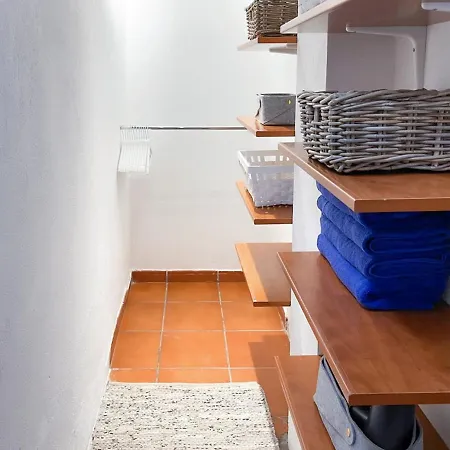 Harmony Beach House - 2br Sea Views Terrace Ferienhaus *